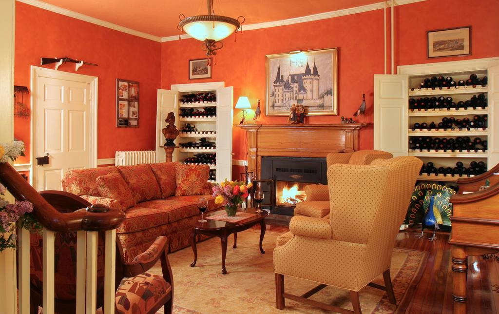 L'Auberge Provencale Inn & Restaurant Boyce Екстериор снимка
