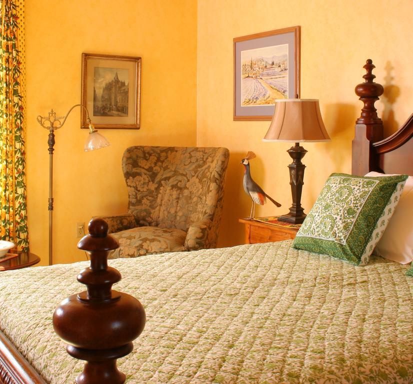L'Auberge Provencale Inn & Restaurant Boyce Екстериор снимка