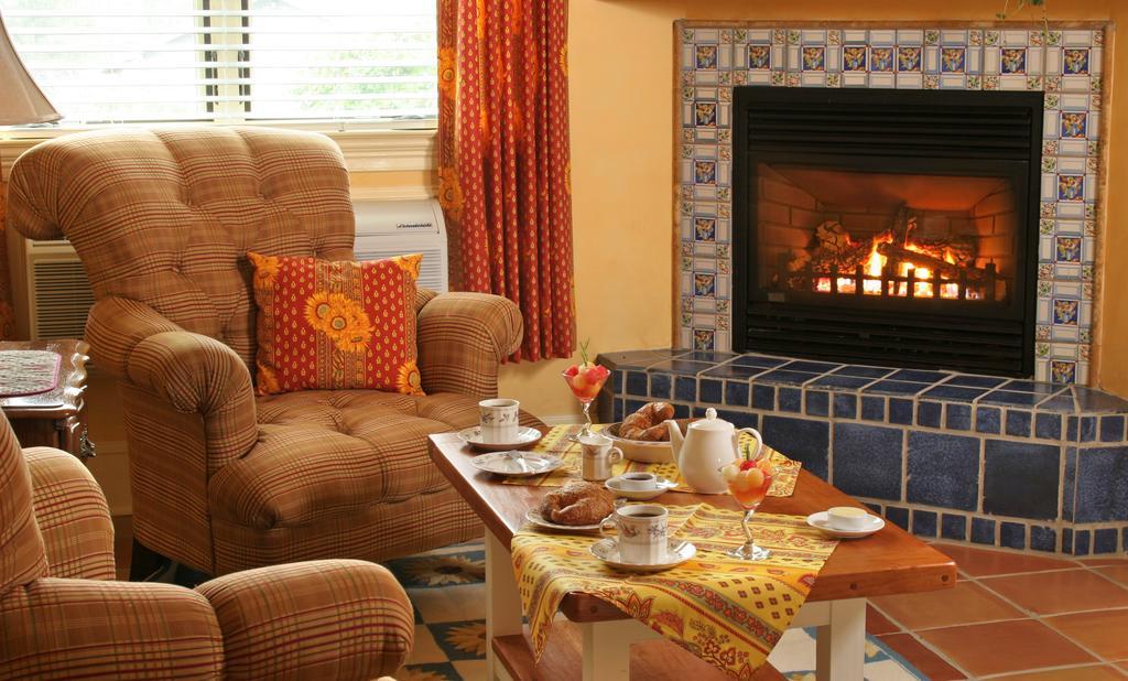 L'Auberge Provencale Inn & Restaurant Boyce Екстериор снимка