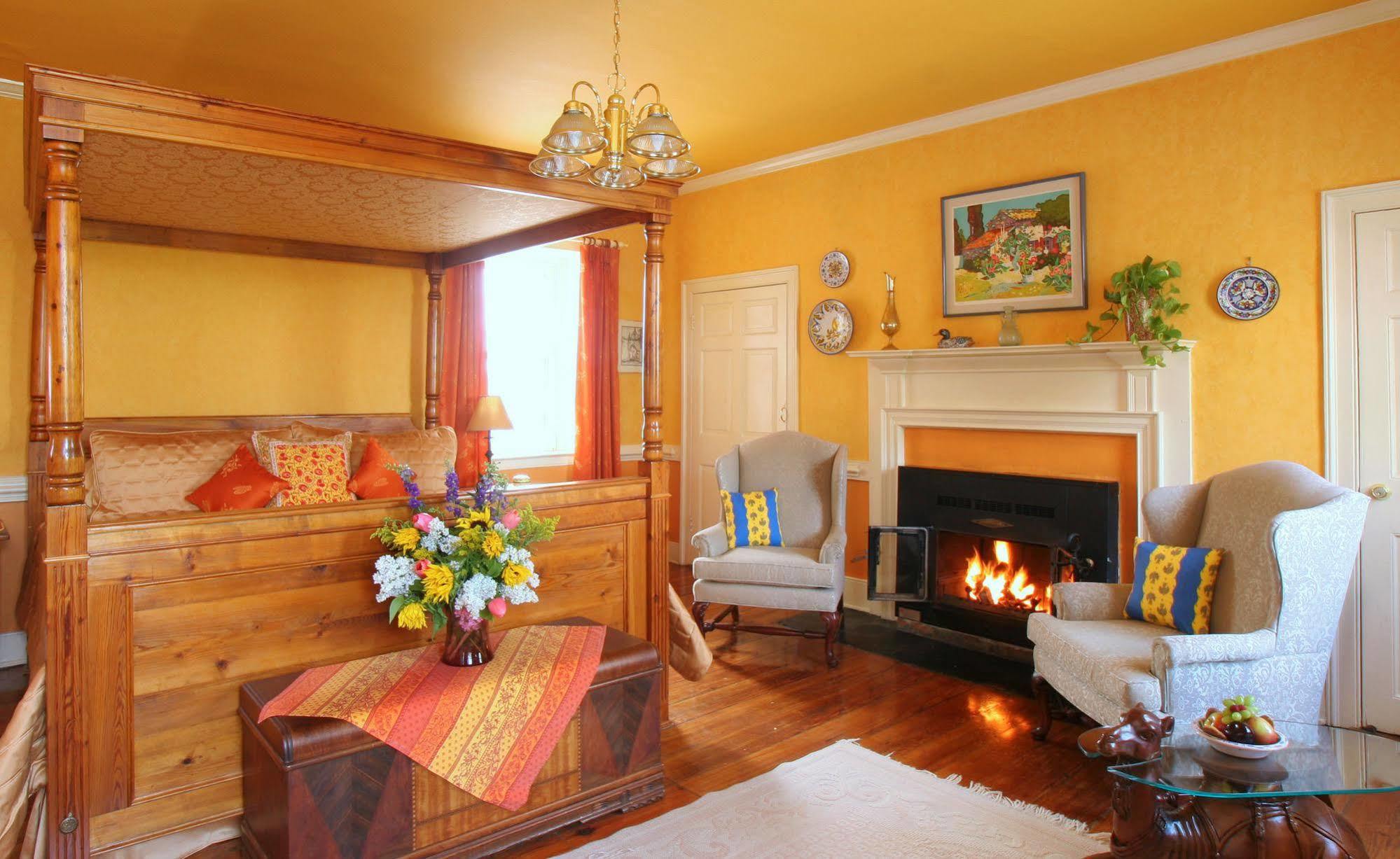 L'Auberge Provencale Inn & Restaurant Boyce Екстериор снимка