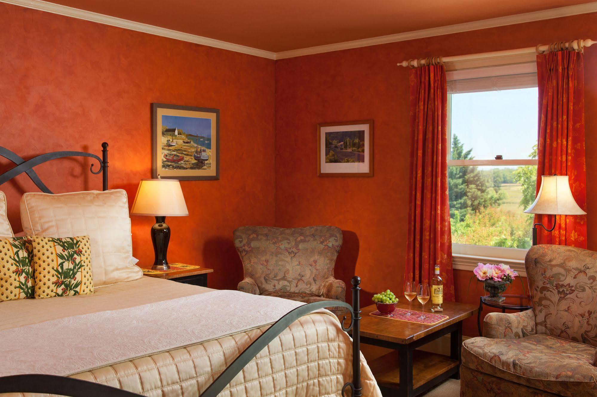 L'Auberge Provencale Inn & Restaurant Boyce Екстериор снимка