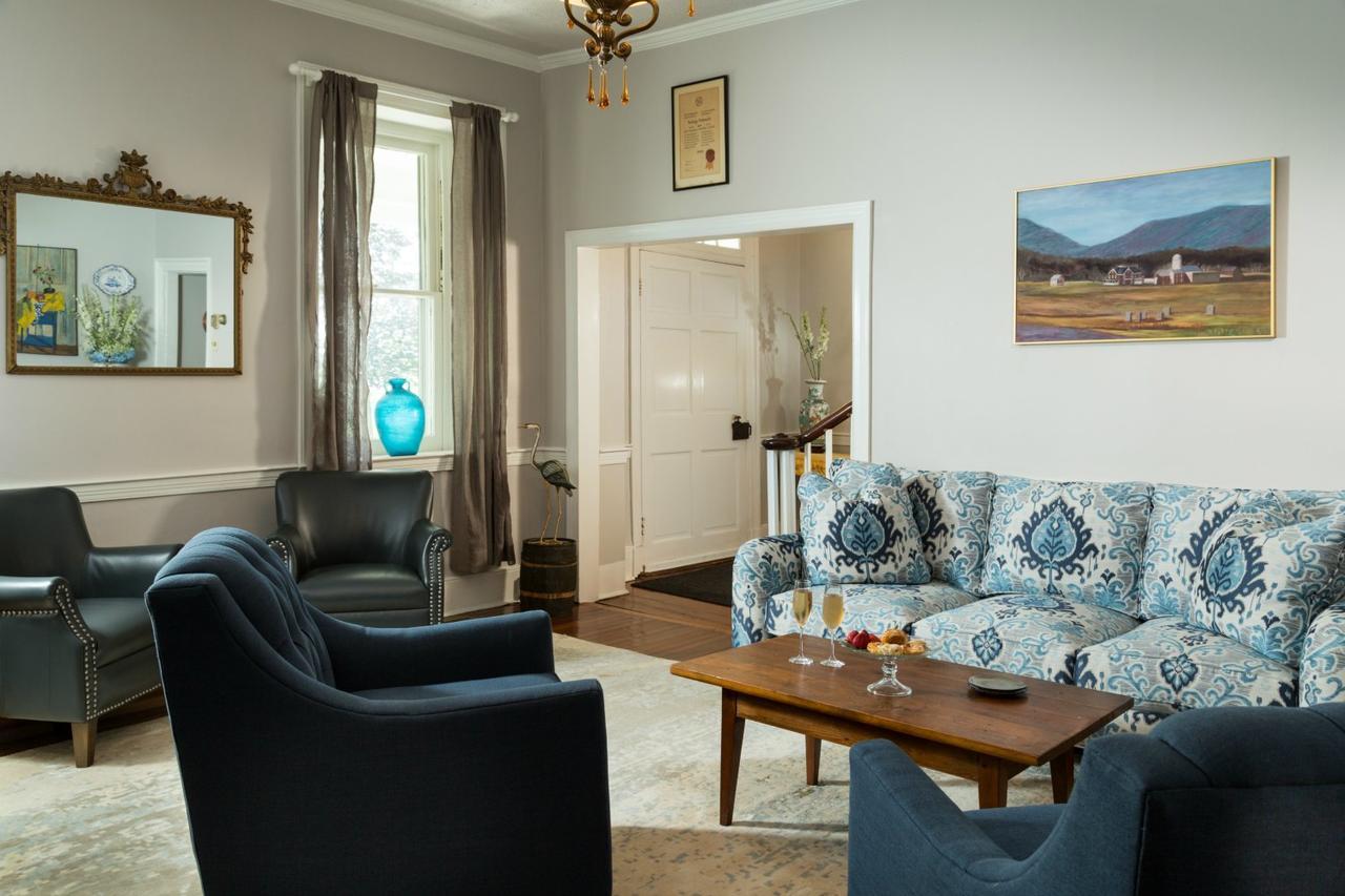 L'Auberge Provencale Inn & Restaurant Boyce Екстериор снимка