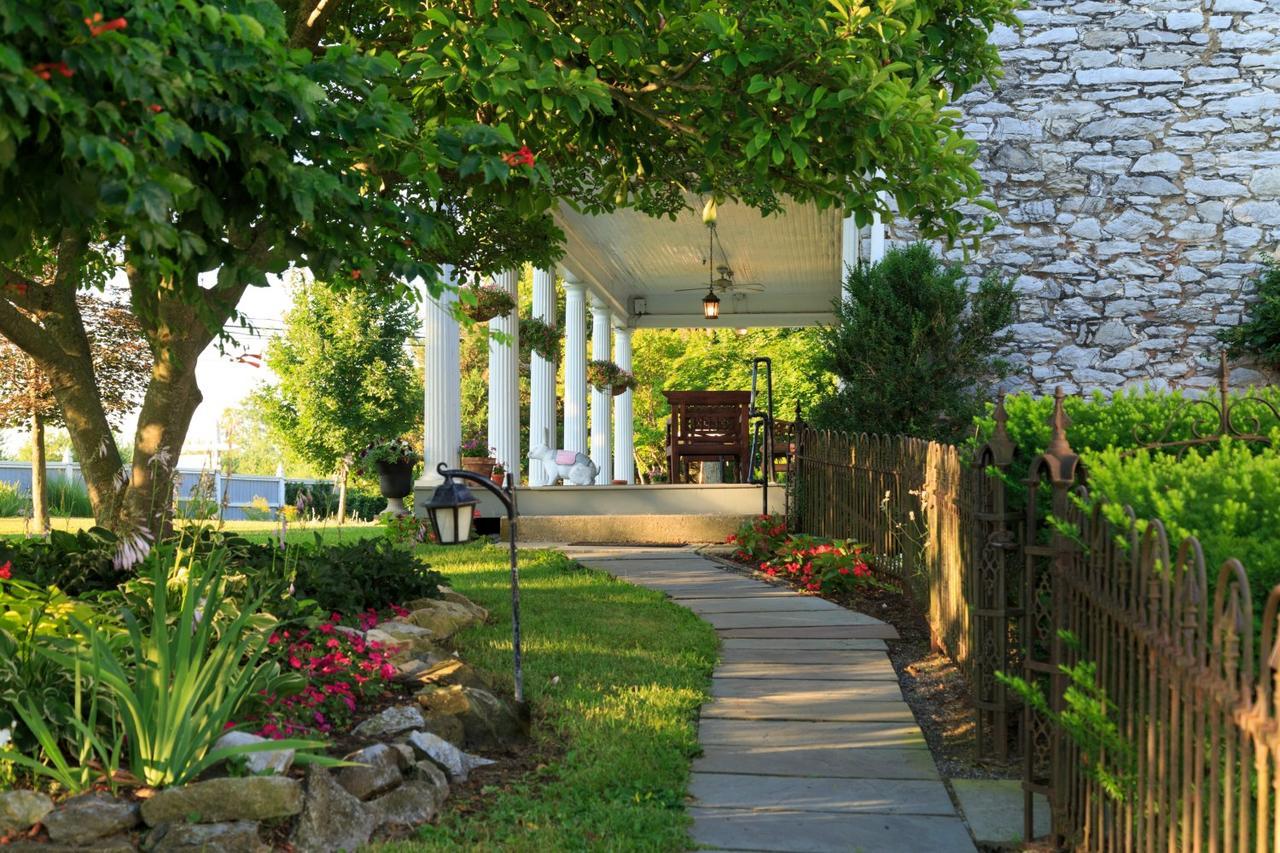 L'Auberge Provencale Inn & Restaurant Boyce Екстериор снимка