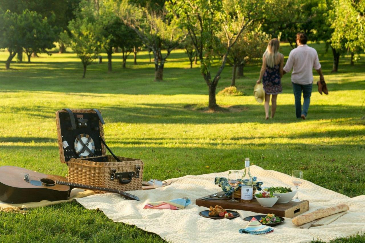 L'Auberge Provencale Inn & Restaurant Boyce Екстериор снимка