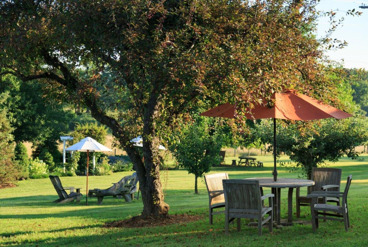 L'Auberge Provencale Inn & Restaurant Boyce Екстериор снимка